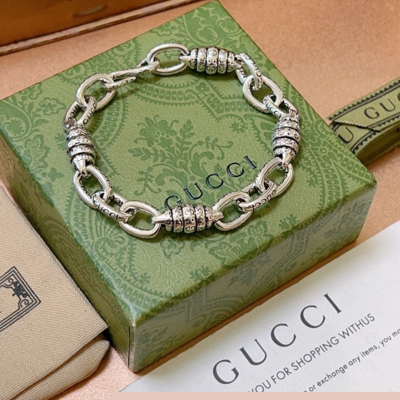 G*u*i bracelets